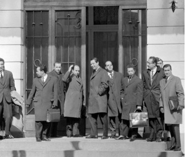 La délégation algérienne venue signer les accords à l'Hotel du Parc d'Evian en 1962 (photo Reporters associés)