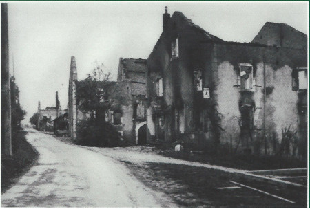 Le bas du village de Chevrier ravagé (arch. mun. de Chevrier)